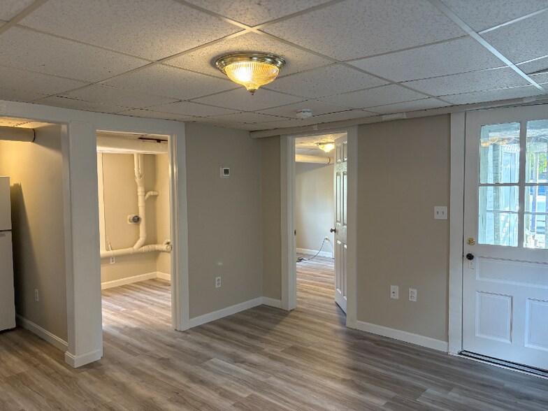 Building Photo - 53 School St