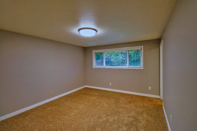 Master bedroom - 13408 SE 20th St