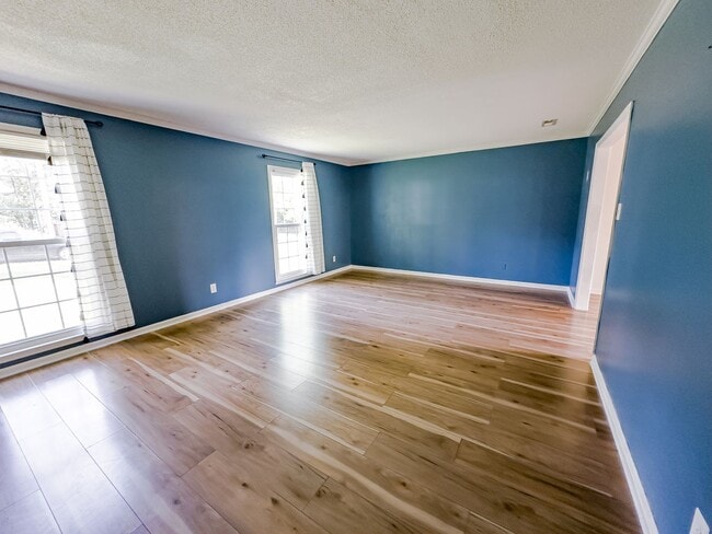 Building Photo - Lovely Home! Lots Of Space!