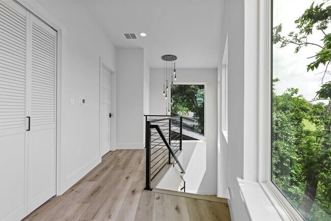 Building Photo - 8507 Hathaway Dr