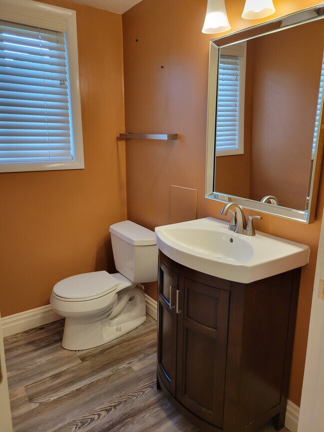 Building Photo - 1107 N Pegram St