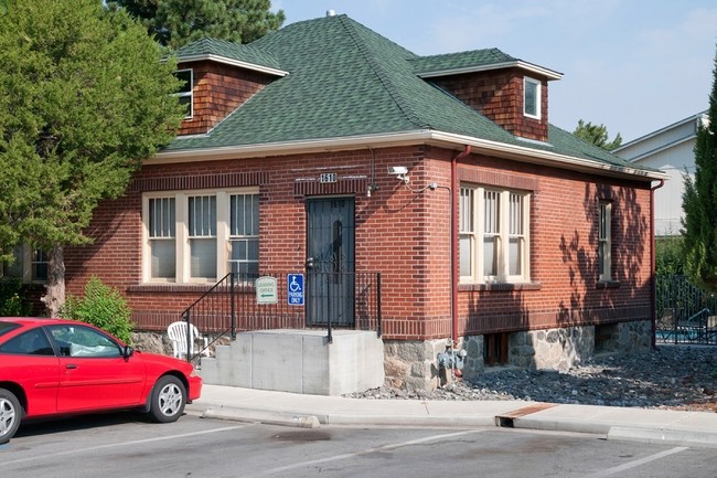 Building Photo - Bighorn Apartments