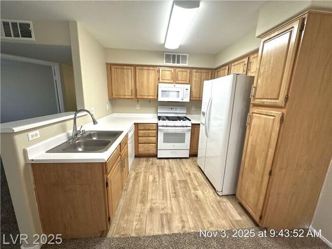 Building Photo - BRIGHT 2ND FLOOR UNIT IN SOUTHEAST GATED C...