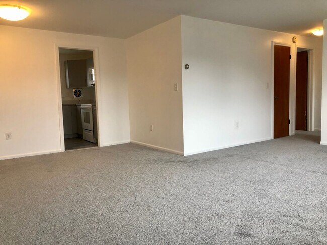 Building Photo - 9 Grandview Dr