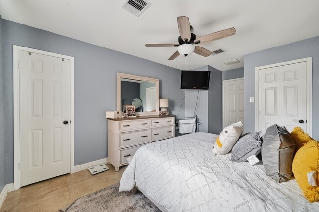 Building Photo - 18530 Trail Bend Ln