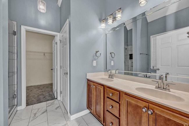 Building Photo - 237 Camden Lake Dr