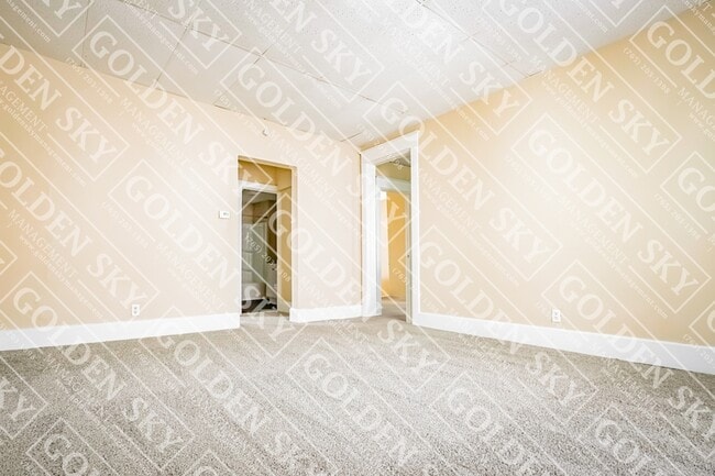 Building Photo - 907 S Beacon St