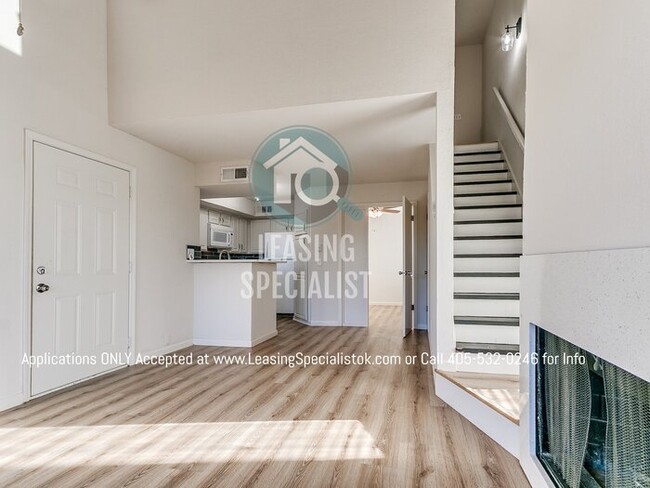 Building Photo - Beautiful 2 Bed 2 Bath in the Sought After...