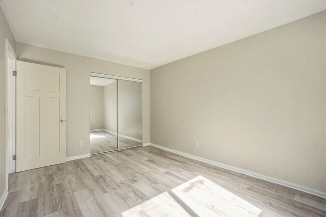 Building Photo - Charming, fully remodeled 2-Bed/1-Bath Par...