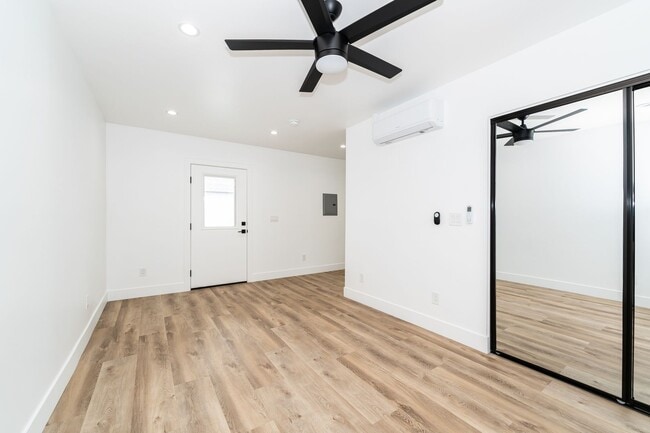 Building Photo - 7020 Schroll St