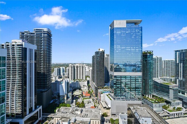 Building Photo - 950 Brickell Bay Dr