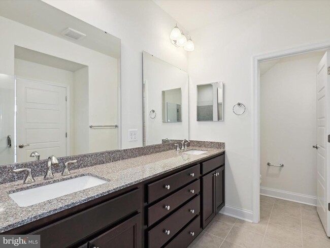Building Photo - 25041 Tanager Ln
