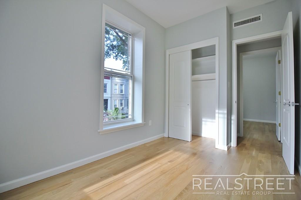 Building Photo - Renovated 3 BR 2 BA in Crown Heights