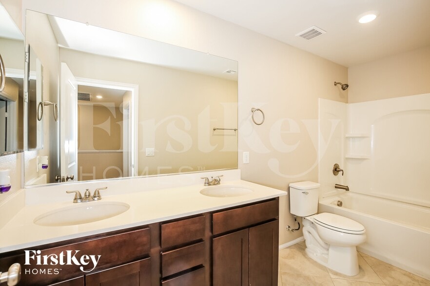 Building Photo - 1232 Carved Terrace Ave