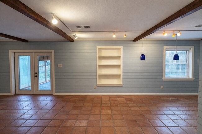 Building Photo - 202 Hardy St