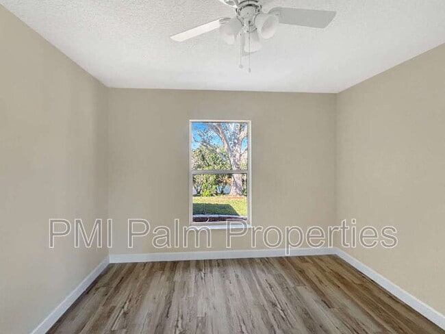 Building Photo - 117 SW Glenwood Dr