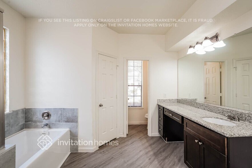 Building Photo - 11903 Gardenglen Dr