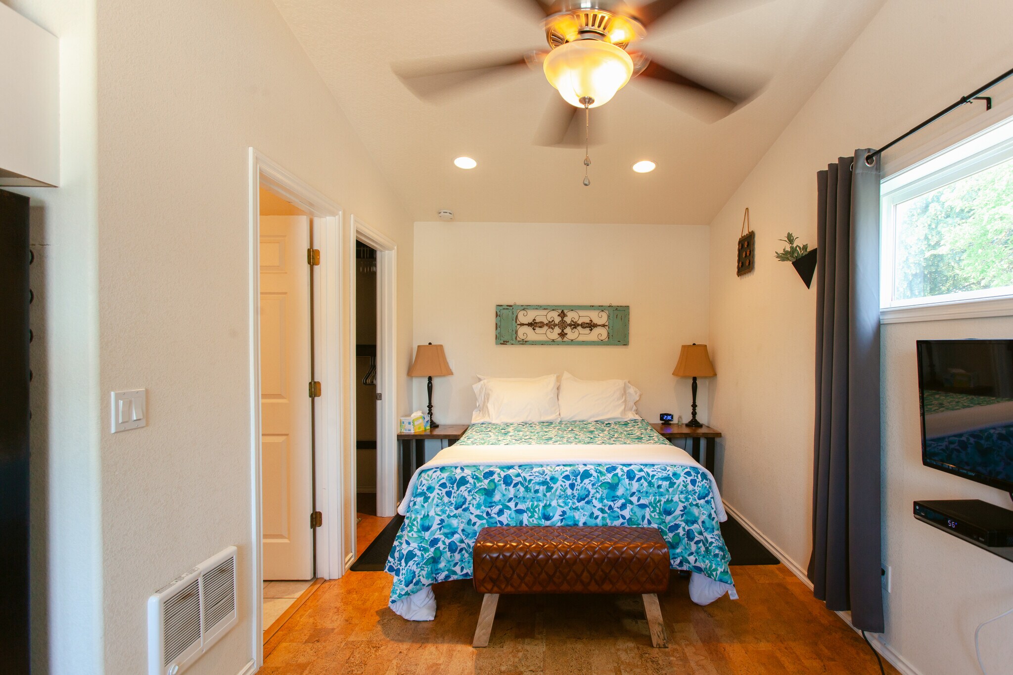 Building Photo - 1330 Sequoia Cir