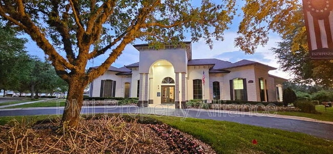 Building Photo - 15217 Evergreen Oak Loop