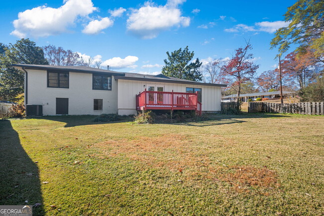 Building Photo - 1954 Woodbine Terrace NE