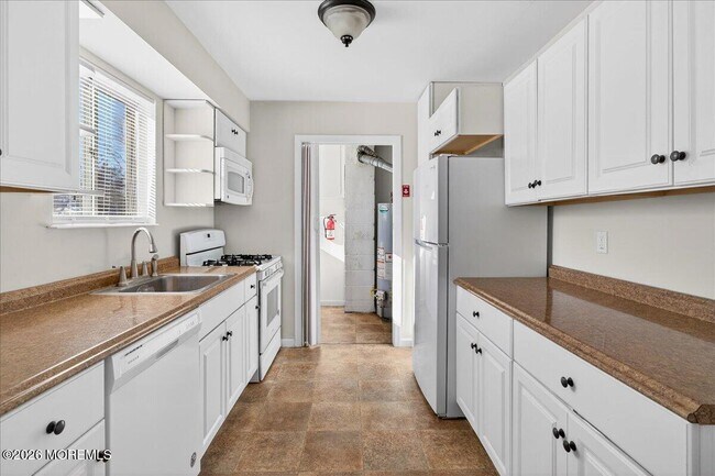 Building Photo - 8 View Dr