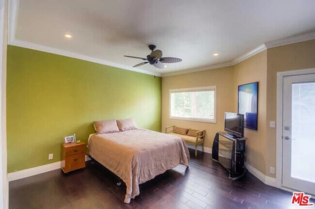 Building Photo - 4536 Ensenada Dr