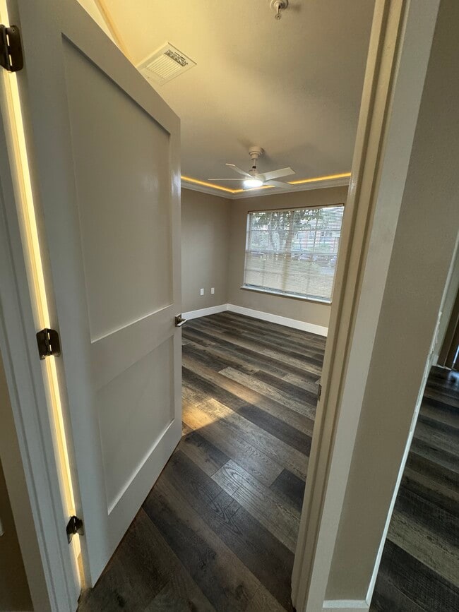 Building Photo - 1919 Summer Club Dr