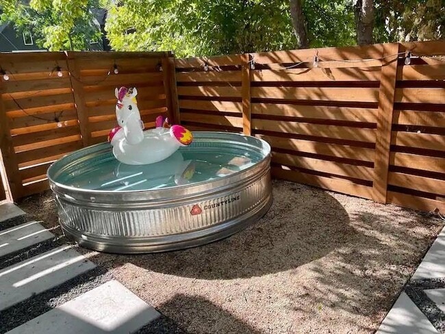 Building Photo - 3000 Prado St