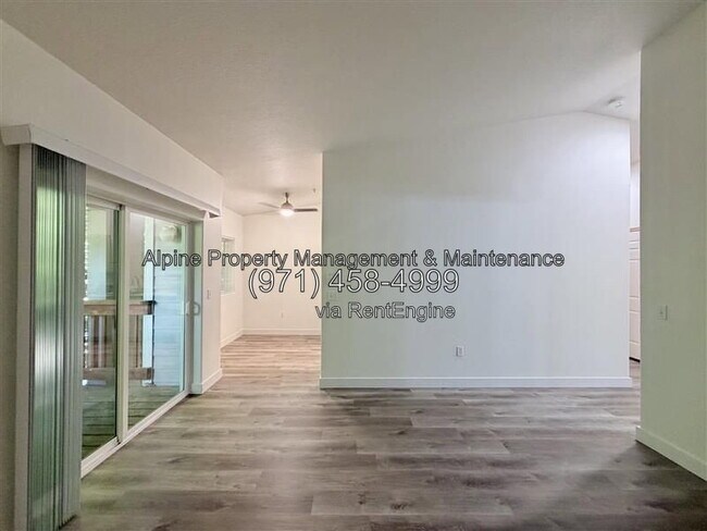Building Photo - 10010 SW 125th Ave