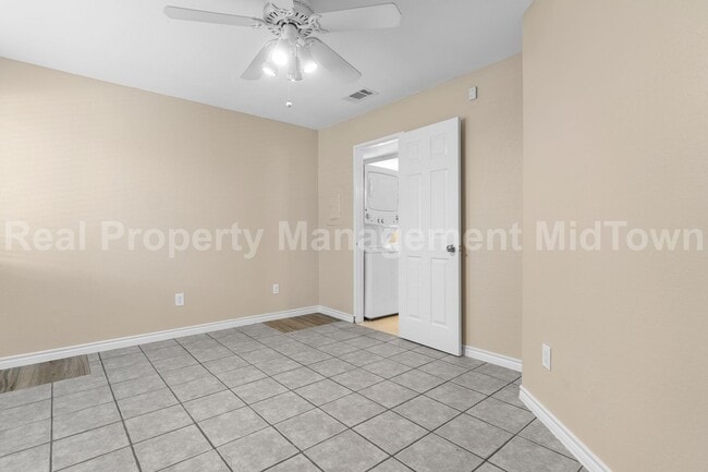 Building Photo - Cozy One-Bedroom Townhome in Prime Arlingt...