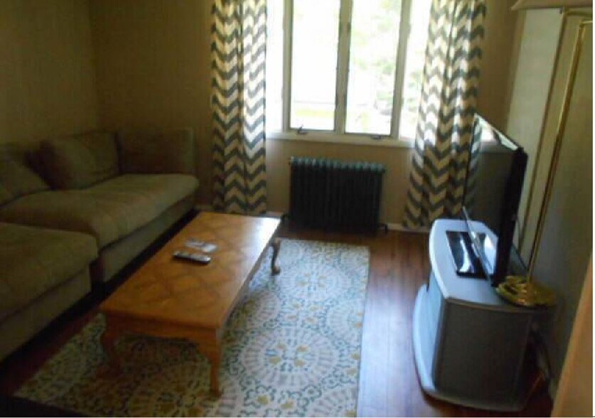 Building Photo - 130 Ridgeway St