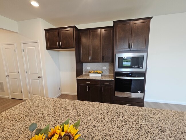 Building Photo - 24408 W Alexis Ln