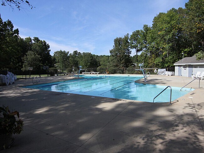 Building Photo - 4908 Pine Cone Dr