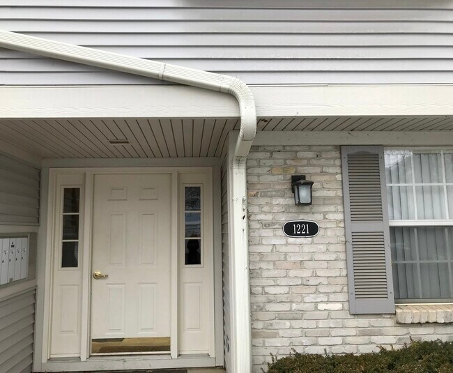 Primary Photo - 1221 Ballantrae Pl