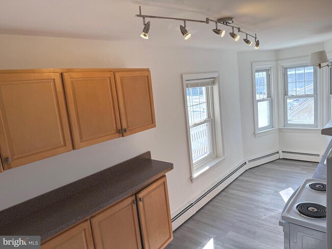 Building Photo - 134 N Main St