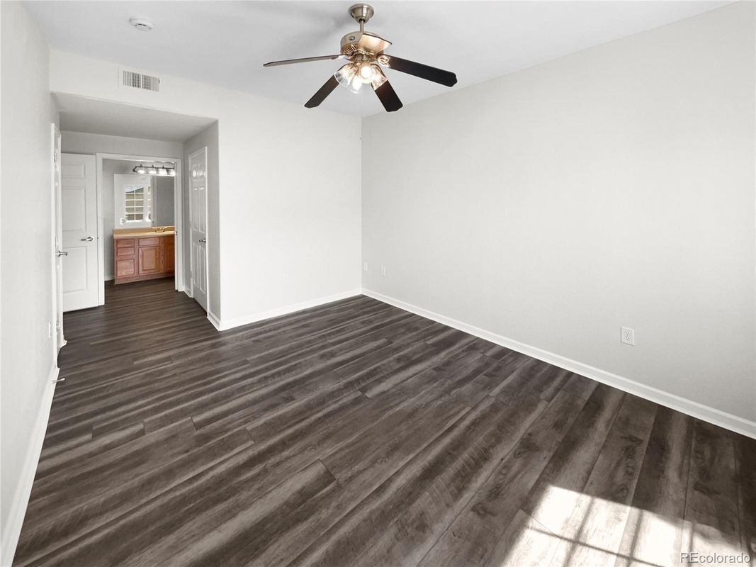 Building Photo - 10120 E Carolina Dr