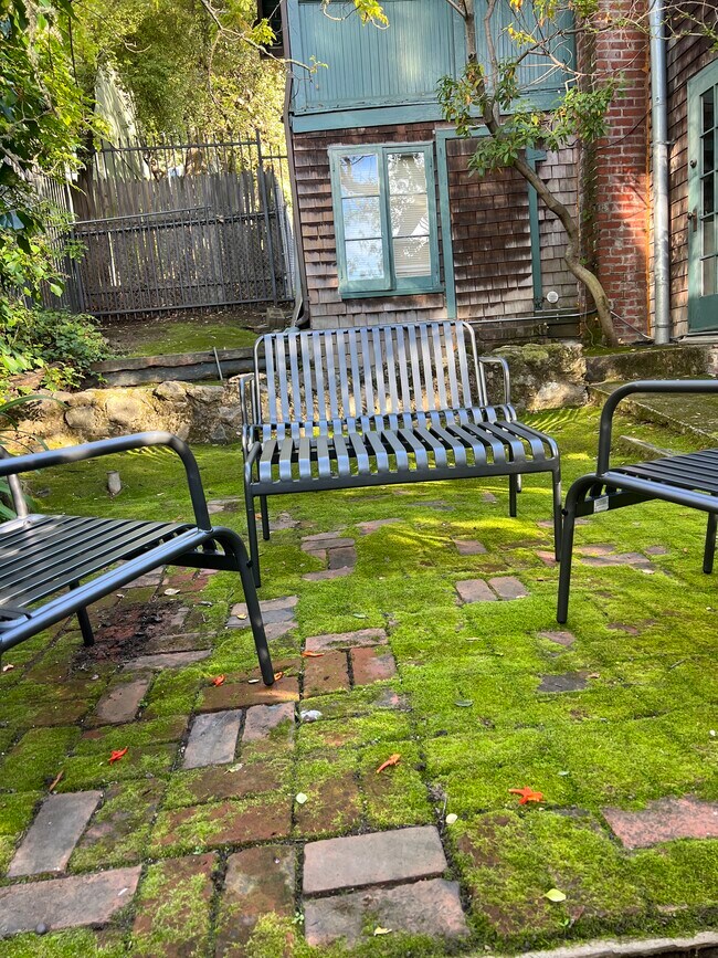 Building Photo - 1733 La Loma Ave