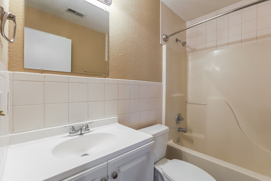 Building Photo - 1418 Green Spring Way