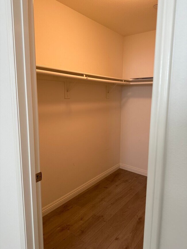 Building Photo - 3 bed  + Loft / 3.5 bath in Placentia, Ora...
