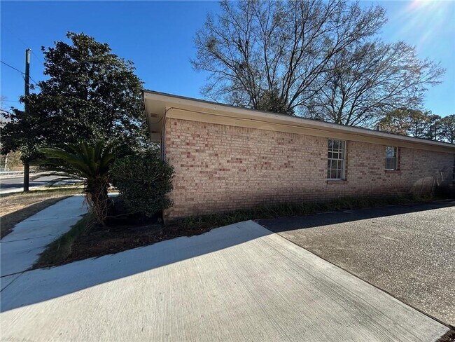 Building Photo - 2603 St Stephens Rd