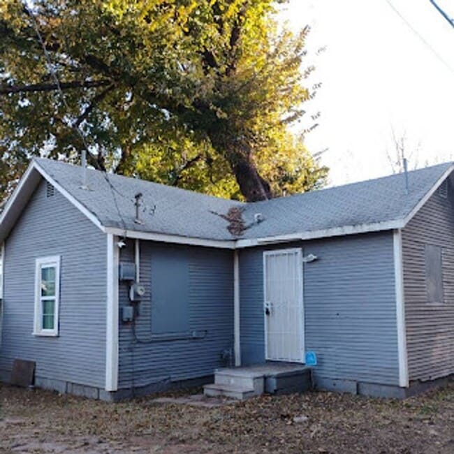 Primary Photo - 4 SE 27th St