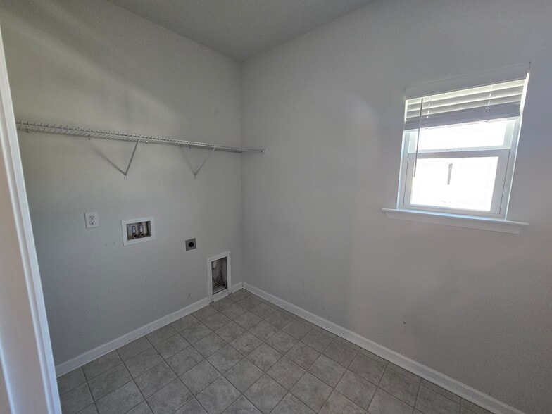 Laundry Utility Room - Upstairs - 550 McLernon Trce