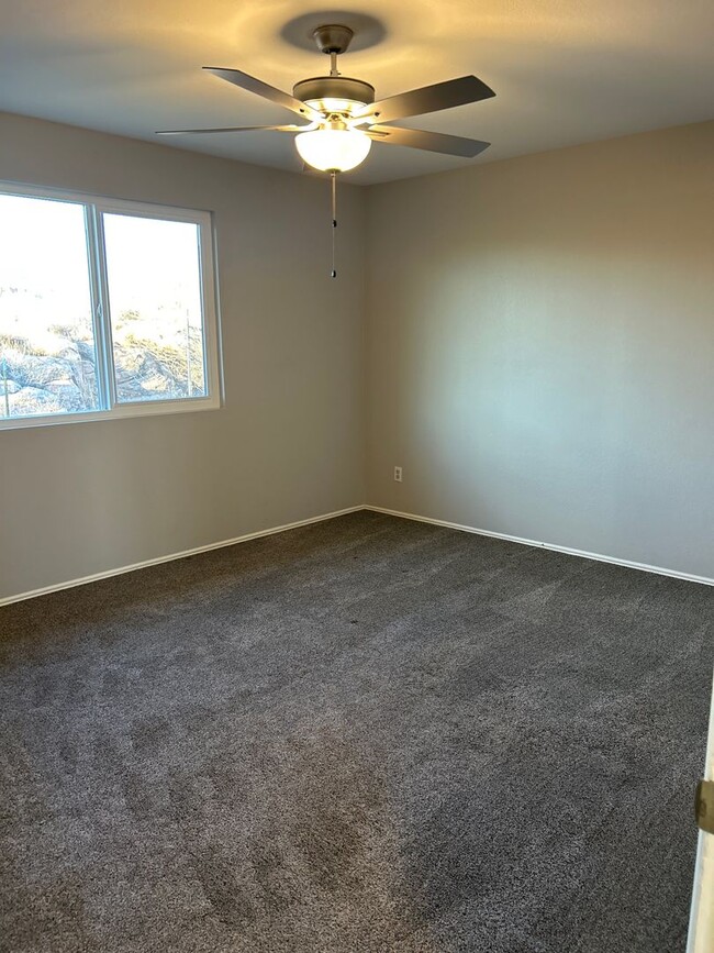 Building Photo - Updated Three Bedroom Home in Washington w...