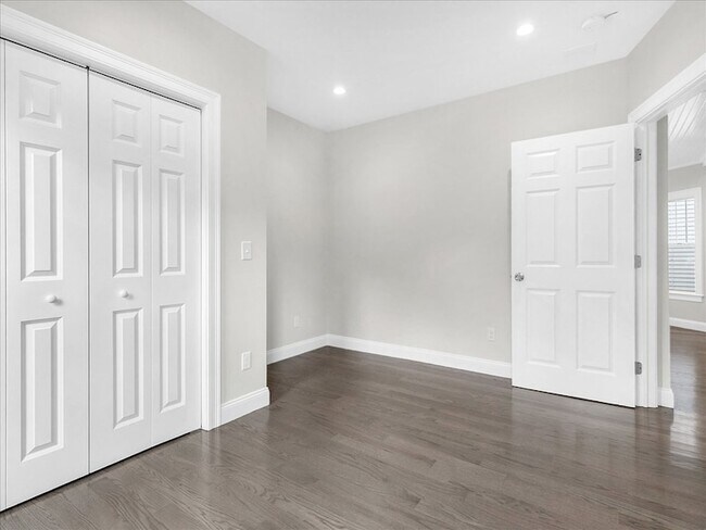 Building Photo - 18 Laurel St