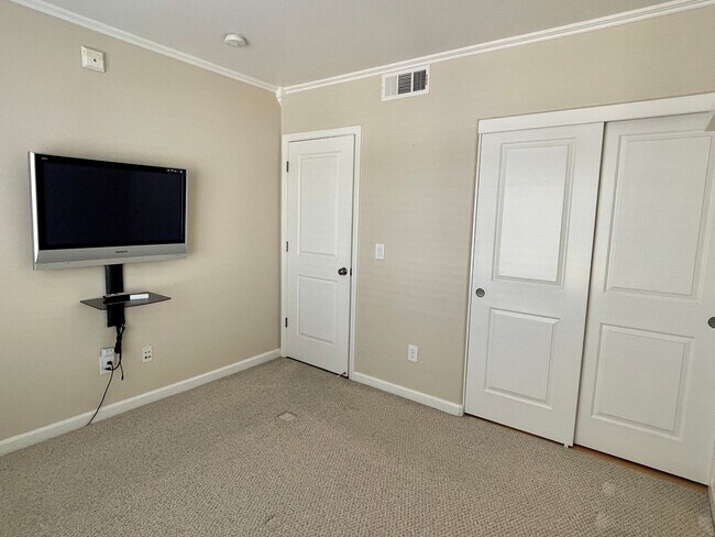 Building Photo - Clean, Classic Contemporary 3 Bedroom + 2 Bath Townhouse Style Home Near Downtown Campbell & Will...