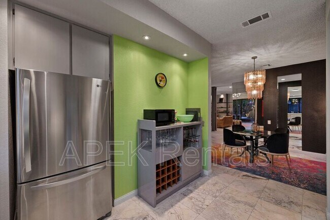 Building Photo - 1317 E Amado Rd