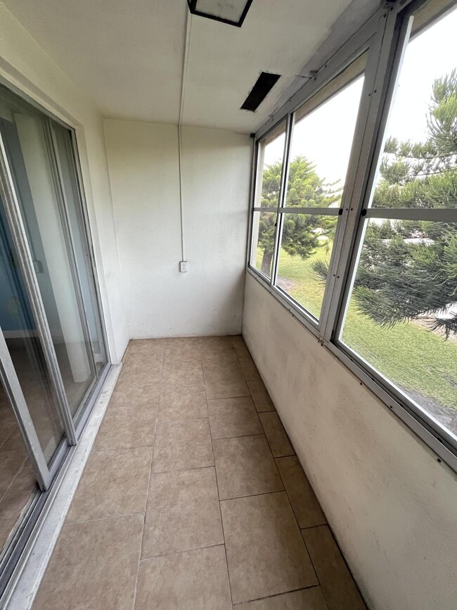 Building Photo - 133 Salisbury E