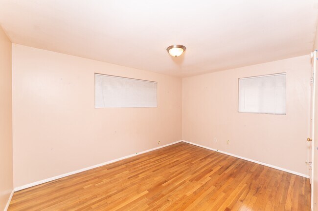 Building Photo - 804 NE 123rd St