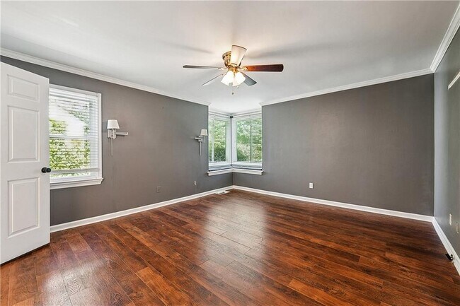 Building Photo - 5600 Surrey Ct