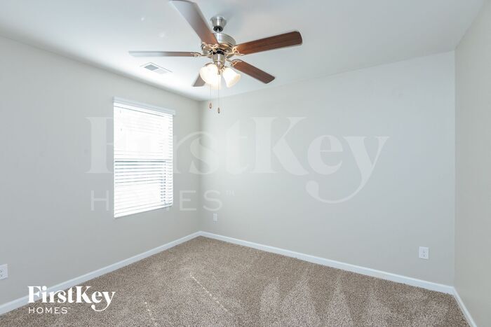 Building Photo - 387 W Park Dr